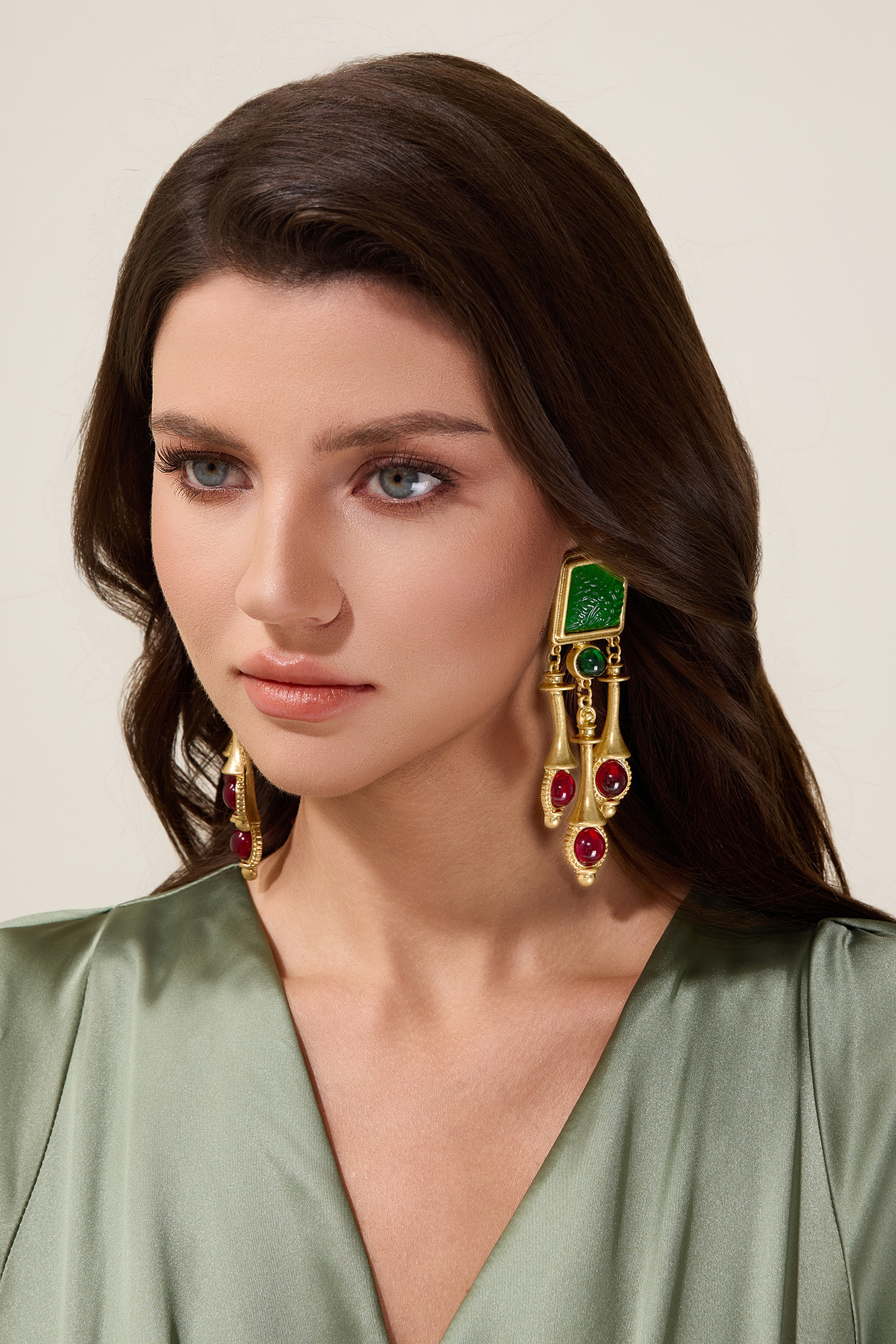 Vintage Imitation Gemstone Tassel Metal Ear Clip Vintage Imitation Gemstone Tassel Metal Ear Clip