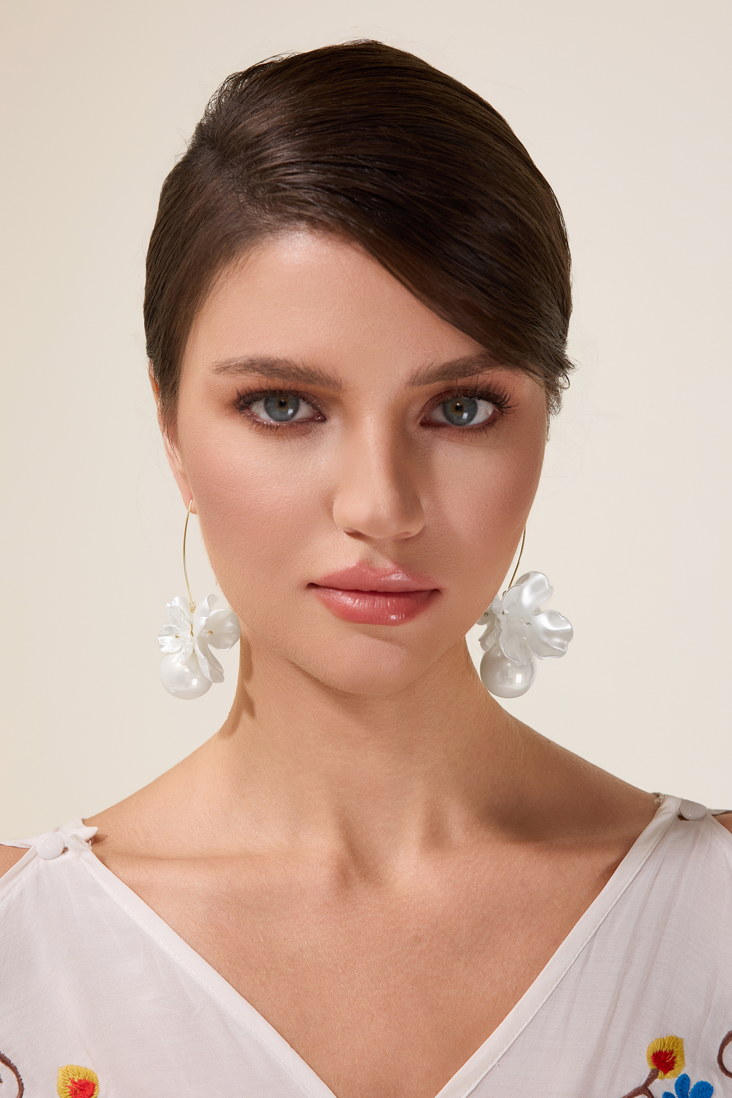 Faux Pearl Floral Shape Dangle Earrings Faux Pearl Floral Shape Dangle Earrings